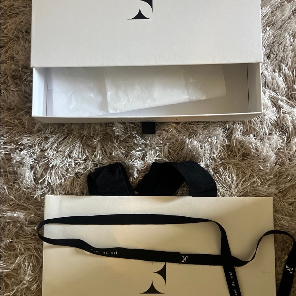 Box & bag - Picture 5 of 5